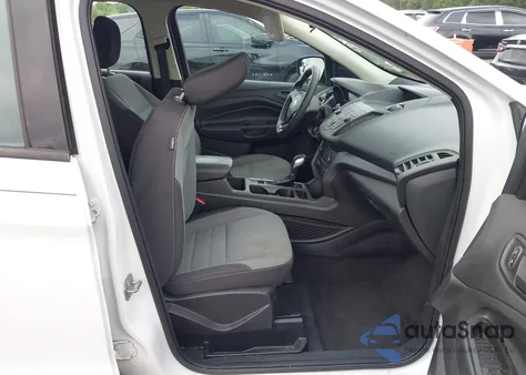 2019 Ford Escape S z USA, uszkodzony, nr VIN 1FMCU0F73KUA30333